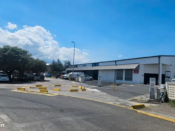Local commercial 339 m2 + mezzanine - ZI Bel Air St-Louis
