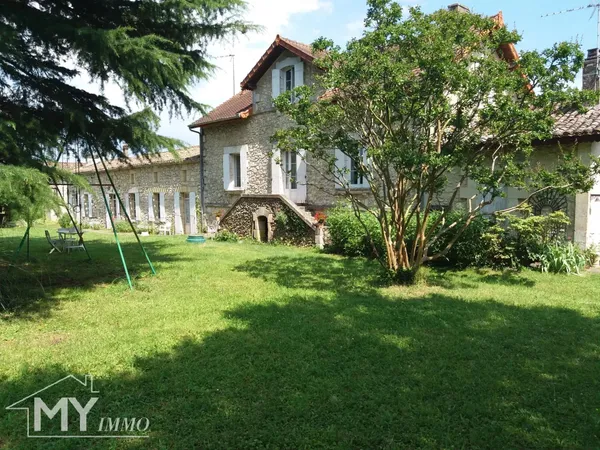 MONTCARET : Domaine de 15 hectares avec dépendances