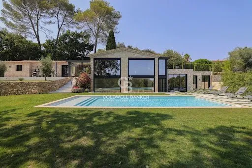 Maison 7 pièces 300 m²