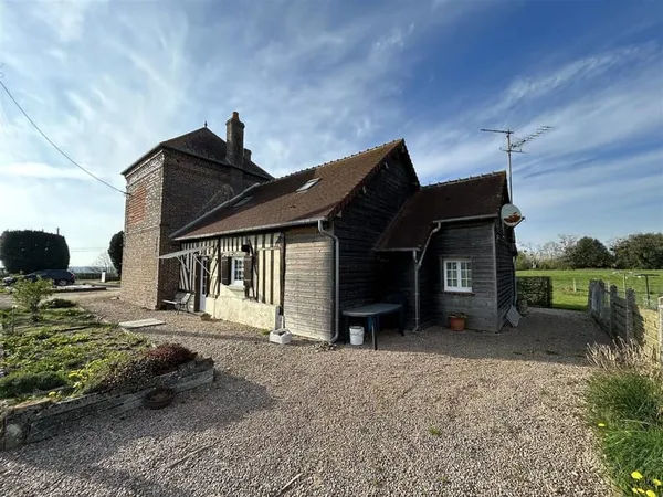 Entre VIMOUTIERS et TRUN, jolie maison de pays construite en