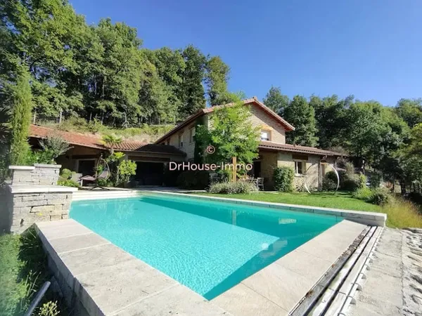 Maison 7 pièces 250 m²