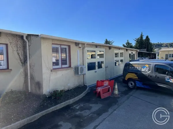 LOCAL A USAGE D'ENTREPOT AVEC BUREAU - 207 MERCANTOUR - PROCHE NIKAIA