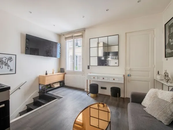 Appartement de caractère ? Entrée privative à 200m de l'arc