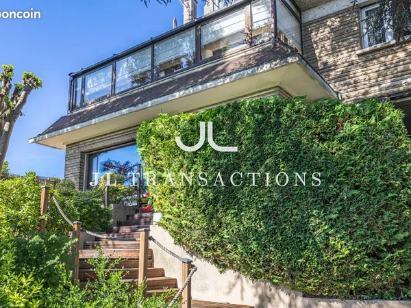 Maison 10 pièces 360 m²