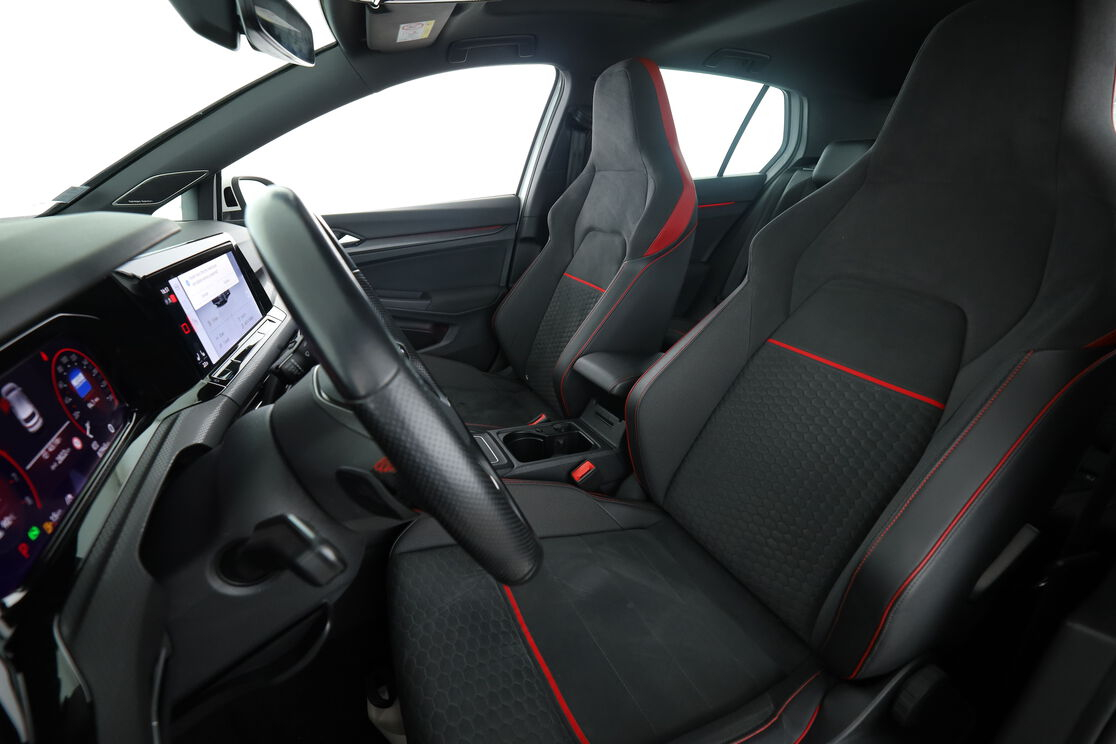 Volkswagen Golf VIII 2.0 TSI GTI Clubsport DSG7 — photo 9