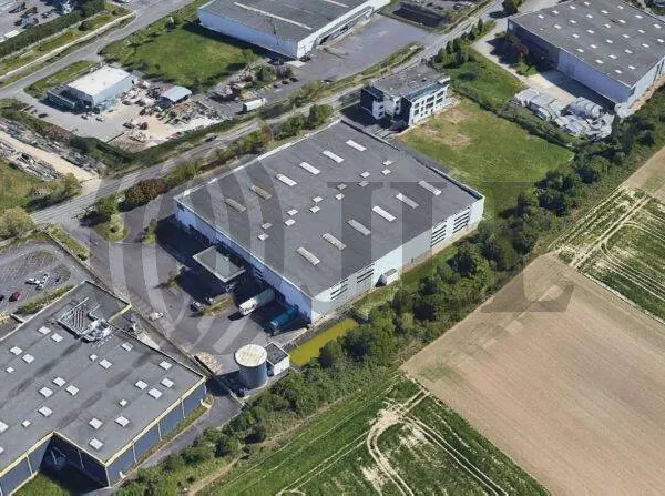 Local d'activité 6734 m²