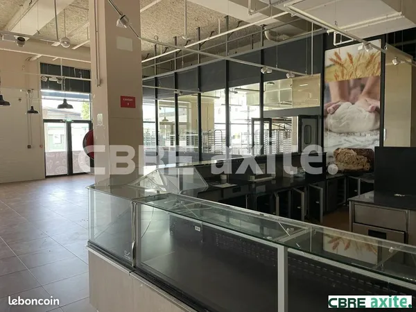 Local commercial 492 m² BOURGOIN JALLIEU