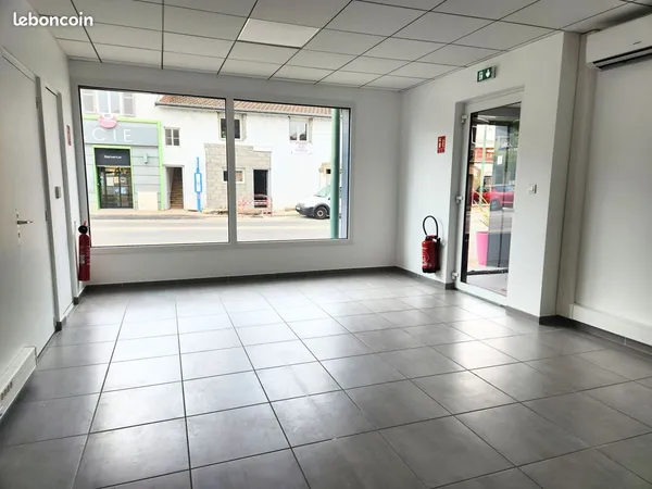 Local 50 m² Béligneux