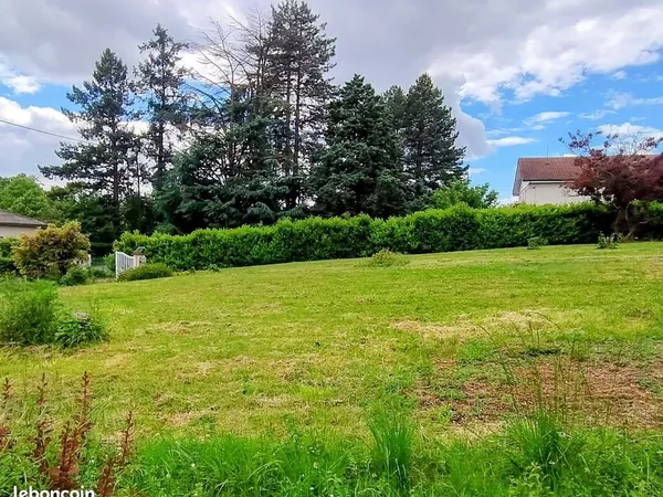Terrain constructible 690 m², prêt à bâtir — Fleurieux-sur-l'Arbresle (69210)
