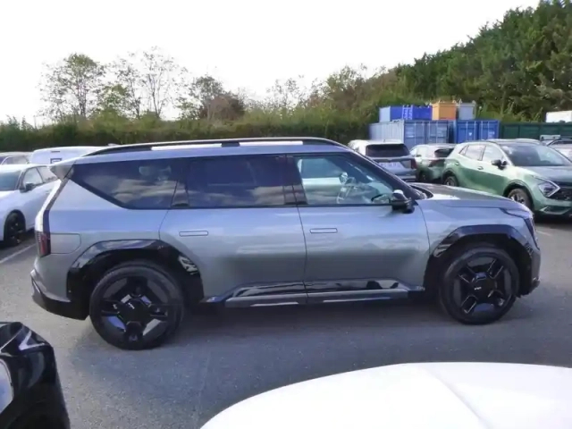 Kia Ev9 385ch 99,8kwh gt-line business 4wd — photo 4