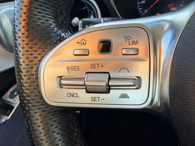 Mercedes Glc 300e 4matic suv amg line — photo 19