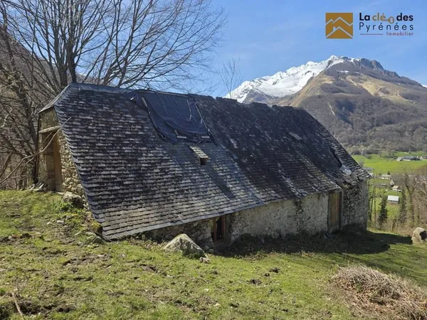 Grange foraine et terrain surplombant ARRENS-MARSOUS