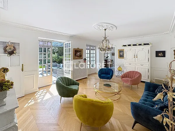 Maison 7 pièces 236 m²
