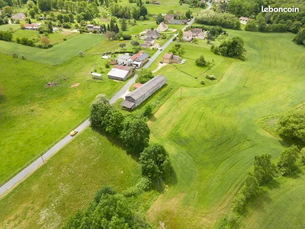 Sarlat - 2,50 ha terrain agricole/naturel avec 2 étangs