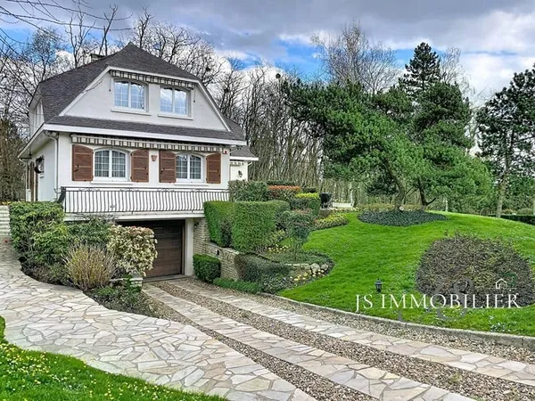 Maison 8 pièces 232 m²