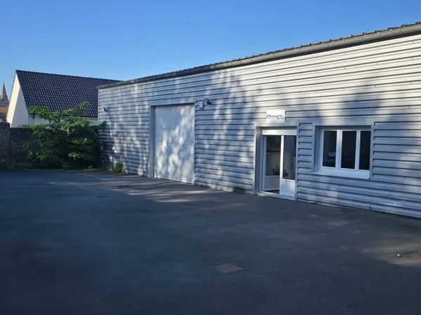 Local / bureaux / atelier / habitation 205 m²
