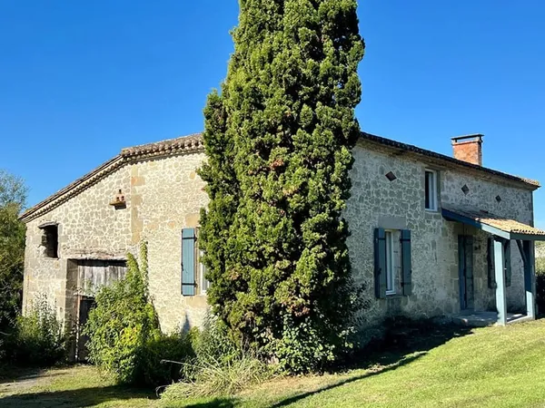 Maison en pierre de caractère avec potentiel d'agrandissement pour créer la propriété de vos rêves