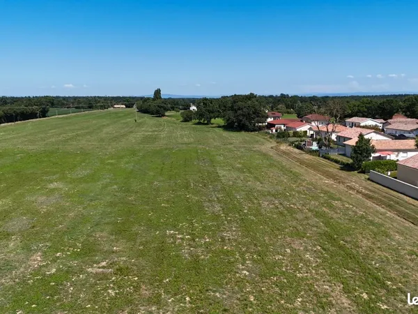 Terrain 801 m² PERREX