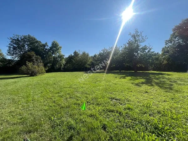 Terrain 817 m²