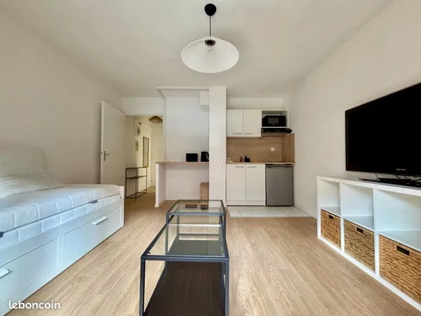 Studio meublé avec balcon