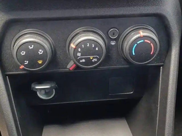 Dacia Sandero sce 65 — photo 24