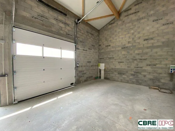 Local d'activité 229 m²