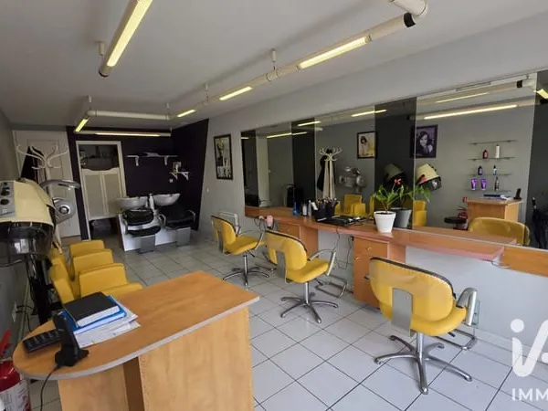 Local commercial 1 pièce 50 m²