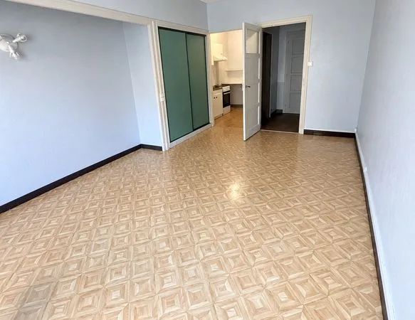 T2 dans immeuble sécurisé avec cave