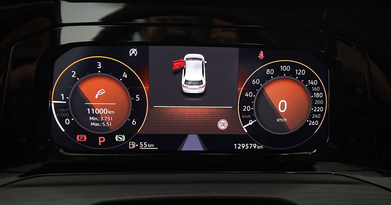 Volkswagen Golf 8 — photo 24