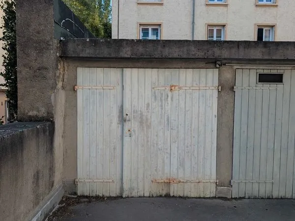 Garage fermé - Gare de Dijon / Jardin de l'Arquebuse