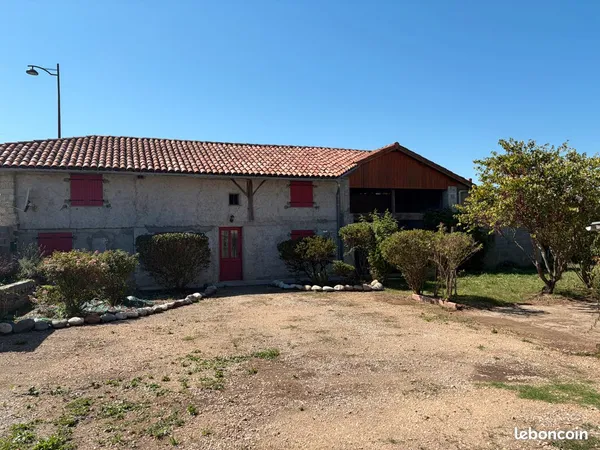 Corps de ferme 110m2 terrain 7400m2