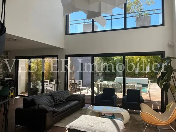 Maison 8 pièces 270 m²