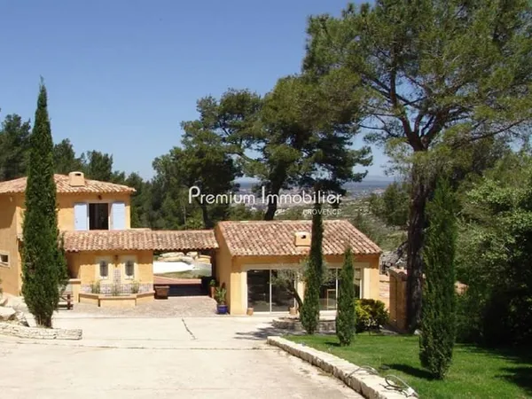Villa 5 pièces 450 m²
