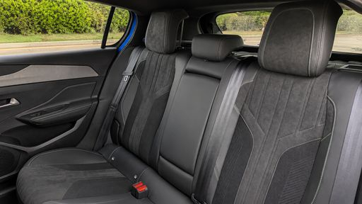 Peugeot 308 1.2 PureTech 130 EAT8 - GT – 2022 – 80476 km – Essence – Boîte Automatique — photo 36