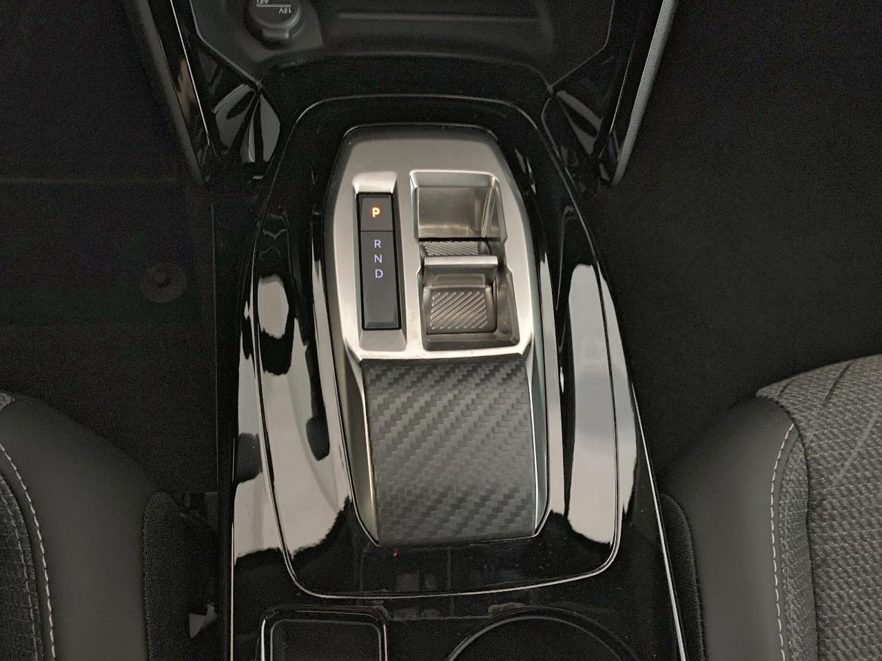 Peugeot 2008 hybrid 145 ch e-dcs6 allure — photo 17