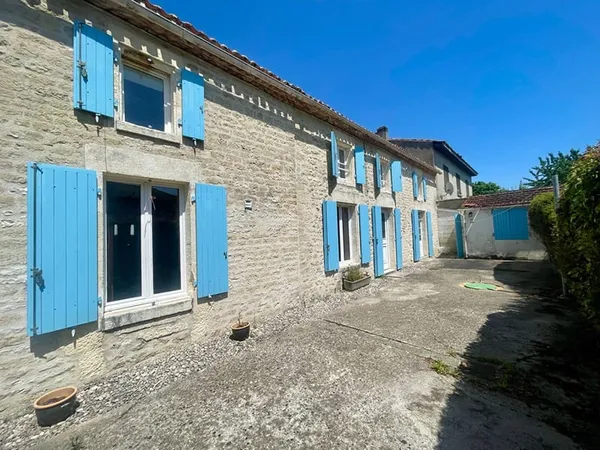 DEUX maisons à LOULAY, tout à l'égout, gros potentiel investisseur