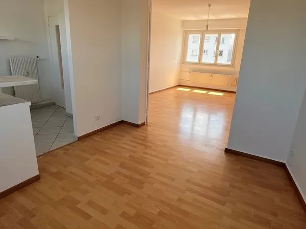Beau F2/3 rénové de 62,5 m² - 179 000