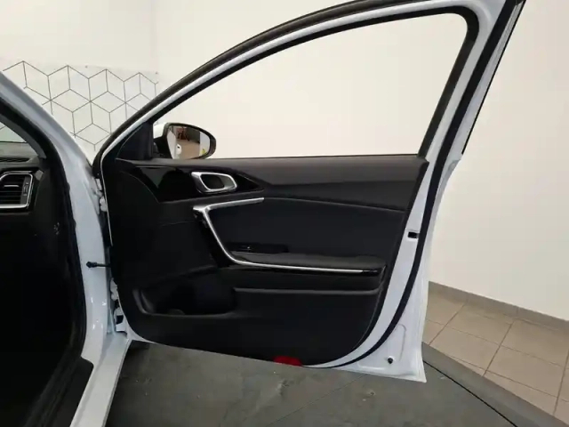 Kia Ceed sw 1.5 t-gdi 140 ch bvm6 — photo 18