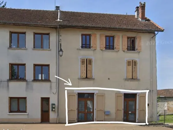 Appartement avec exterieur à renover