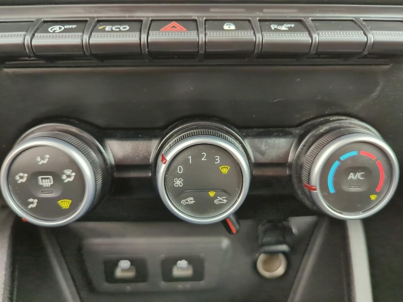 Dacia Duster tce 150 fap 4x2 edc confort — photo 21