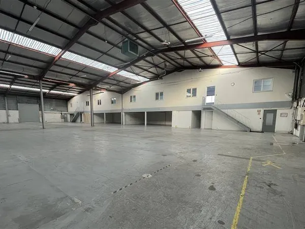 Local d'activité 1794 m²