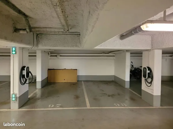 Parking avec borne de recharge a louer