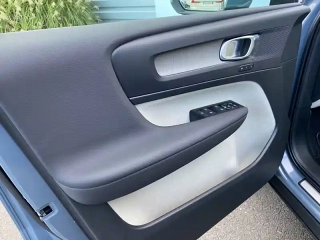 Volvo Xc40 t4 recharge 129 + 82ch inscription dct 7 — photo 15