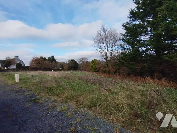 Terrain 596 m²