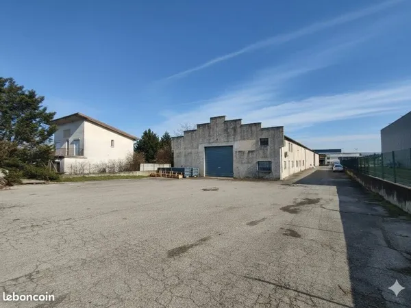 LOCAL D'ACTIVITE 2122 m² LA VERPILLIÈRE