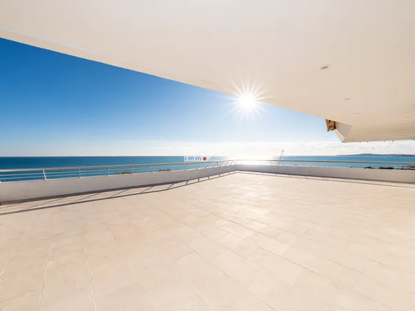 Pieds dans l'eau! Appartement avec terrasse d'angle 4 pièces