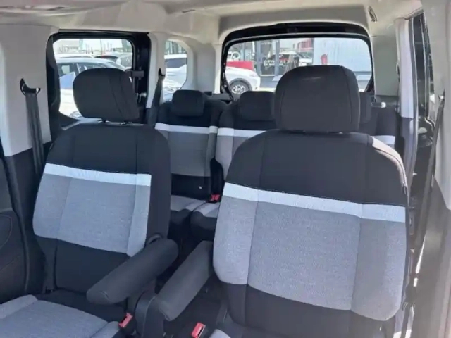 Citroën Berlingo taille m - 1.5 bluehdi 130ch s&amp;s plus eat8 5 places n-1 — photo 12