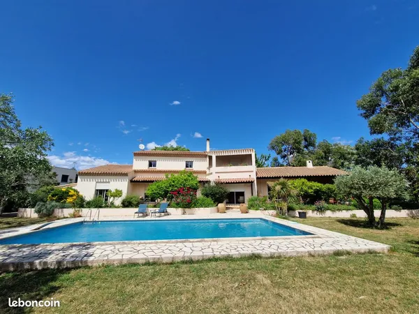 Villa 4 pièces 270 m²
