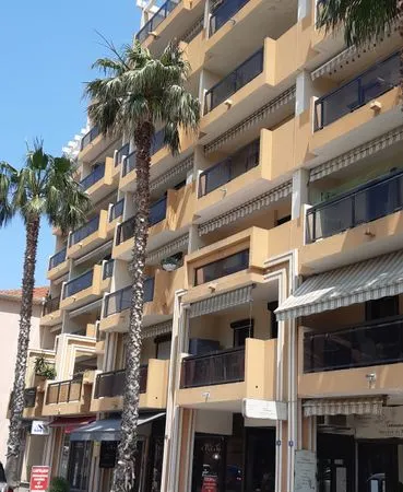 Particulier vend T2 cabine au Lavandou ( Var)