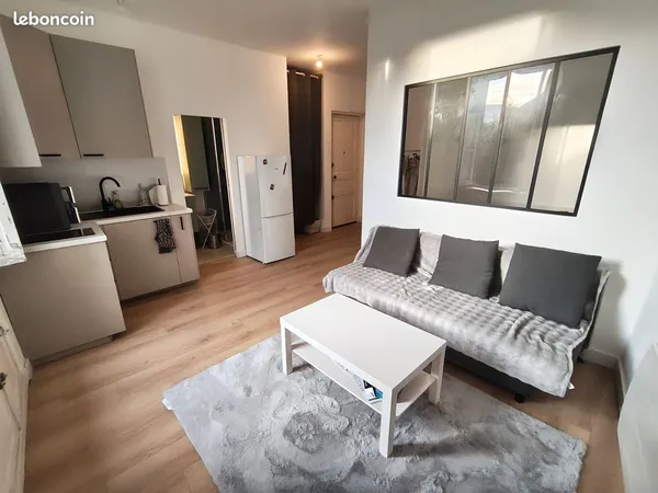 T1 bis meublé entièrement rénové - 29 m² - Nantes centre - 730 CC